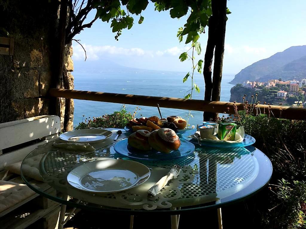 비코에쿠엔세 Dimora Del Conte Sorrento Coast Seaview 아파트 외부 사진